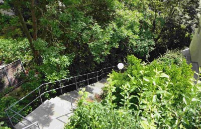 HERRLICH SIXTY - DREI ZIMMER ZWEI BALKONE - GROßZüGIGE LIEBHABERWOHNUNG MITTEN IM GRüNEN