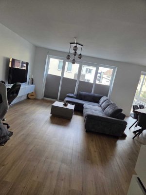 Helle morderne 2 ZKB Wohnung mit Balkon