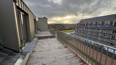 Erstbezug nach Sanierung: Moderne 2-Zi-Dachgeschosswohnung in Kitzingen