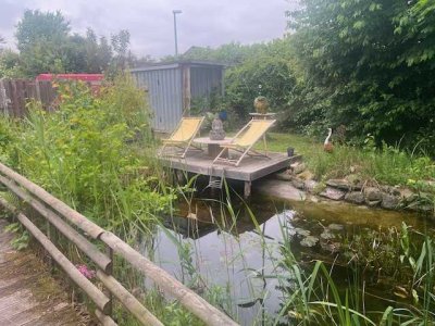 BEI DIESEM GARTEN IST URLAUB ÜBERFLUSSIG.... MACHEN SIE WELLNESS ZU HAUSE ....