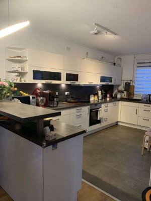 Neuwertiges Reihenhaus mit fünf Zimmern und Einbauküche in Harburg, HH ab 01.Mai2024