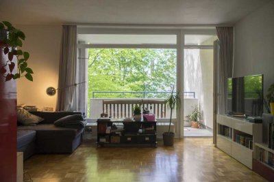 Modernisierte 2-Raum-Wohnung mit Balkon und Einbauküche in Hannover