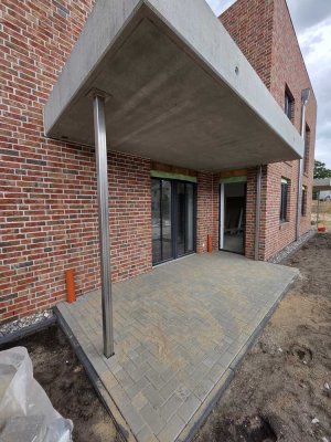 helle 2-Zimmer Wohnung im Erdgeschoss eines NEUBAUS mit eigenem Stellplatz, Terasse  Küche,