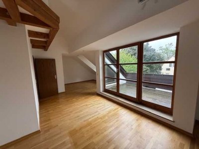 Charmante 2,5 Zi. Galeriewohnung 90 qm in idyllischer Grünlage Obermenzing