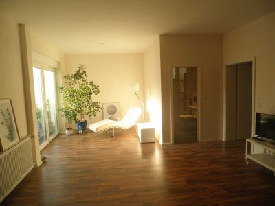 Außergewöhnliche 2 Zimmer Erdgeschoßwohnung  in Frankfurt Alt Griesheim