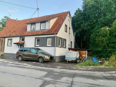 Preiswertes 5-Raum-Haus in Reutlingen mit Garten, Abstellplatz und Carport