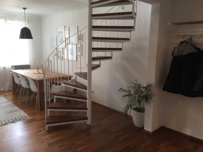 Exklusive, modernisierte 2-Zimmer-Maisonette-Wohnung mit Einbauküche in Nürnberg