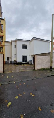 Attraktives Zweifamilienhaus in Mannheim zu verkaufen