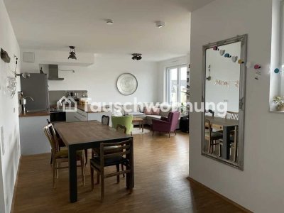 Tauschwohnung: Lichtdurchflutete Dachgeschosswohnung mit Terrasse