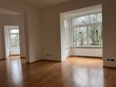 Stilvoll Wohnen auf einer Ebene - 5 Zimmerwohnung - in Innenstadtnaher Lage !