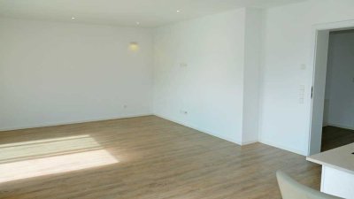 Urbane Lage! Neuwertige 2-3 Zimmer-Wohnung mit Einbauküche