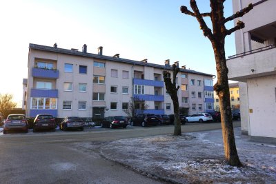 Gepflegte 3-Zimmer-Wohnung in Hörsching – Top-Substanz trifft zentrale Bestlage“ „Zentrales Wohnglück mit Kachelofen: Viel Raum für Ihre eigenen Gestaltungsideen!“