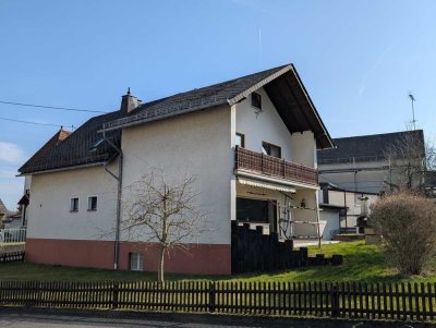 Zentral gelegenes, geräumiges Einfamilienhaus mit Garten zum Wohlfühlen für die ganze Familie