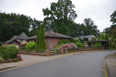 Vollunterkellerter Bungalow mit Zeltdach auf herrlichem Grundstück