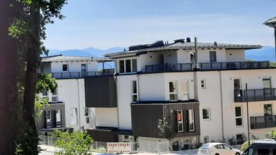Hervorragende Lage: Nette Mieter für gehobene 2-Zi-Wohnung mit EBK und großem Balkon gesucht