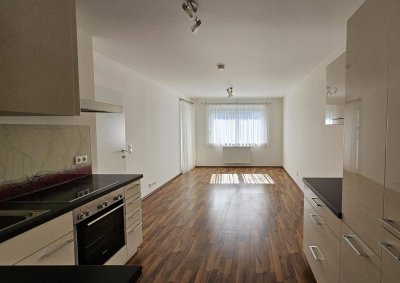 Zweizimmerwohnung mit Loggia, 2 Parkplätze