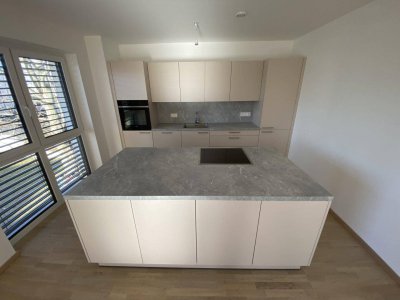 Repräsentative, neue 4 Zimmer Wohnung mit großer Terrasse, 2 Garagenplätzen und Blick auf den BISAMBERG