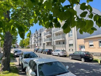 Sonnige Hochparterrewohnung mit Balkon in Ziebigk (inkl. Einbauküche) ! !