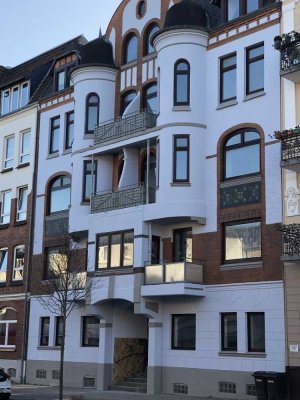 Schöne 3 Zimmer Altbauwohnung; WG geeignet