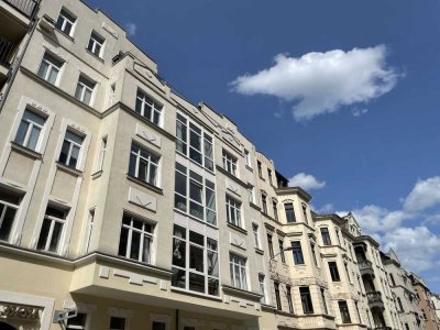 Nachmieter zu November gesucht: moderne Maisonettewohnung mit Einbauküche und PKW-Stellplatz!