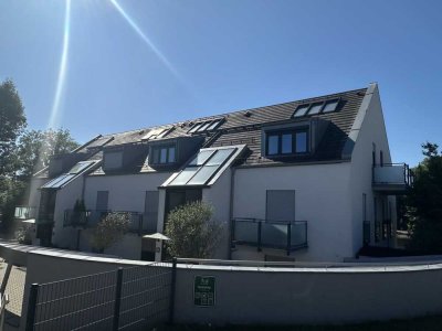 Stilvolle, vollst. renovierte 3-Raum-DG-Wohnung mit geh. Innenausstattung mit Balkon und EBK