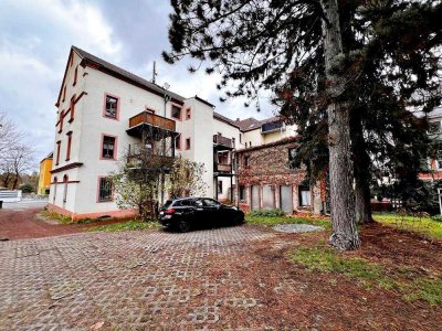 "Teilmöblierte 2-Zimmer-Wohnung mit EBK, Stellplatz und Gartennutzung"