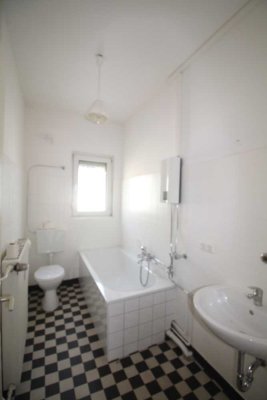 BESICHTIGUNG: DO., 30.04. um 19:45 Uhr,   RETRO-SCHÄTZCHEN, gut geschnittene 3 Zimmer-Wohnung
