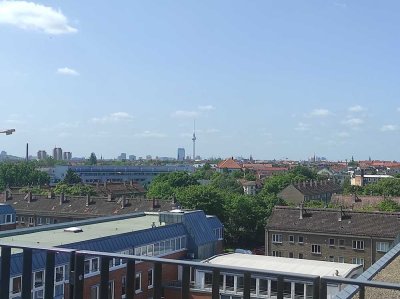 Panoramablick inklusive: Penthouse mit Klimaanlage und großzügiger Dachterrasse