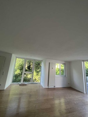 Helle 3-Zimmer-Maisonette-Wohnung mit Terrasse & Garten