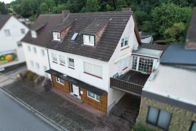 Ein/-Zweifamilienhaus mit Garage in Beverungen-Herstelle