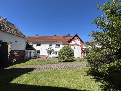 Einfamilienhaus mit Scheune, Doppelgarage und großem Garten
