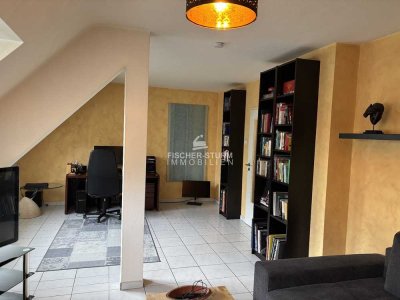 Düsseldorf-Eller: Großzügige 2-Zimmer-Dachgeschoss-Wohnung!