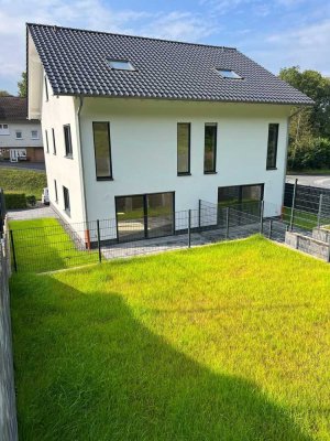 ✨ Modern, energieeffizient, einziehen & wohlfühlen: Doppelhaushälfte mit Garten ✨