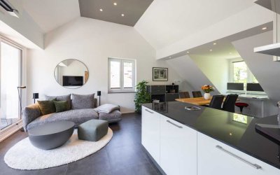 Moderne möblierte 2-Zimmer-Dachgeschosswohnung mit Loggia, Klimaanlage und hochwertiger Einbauküche