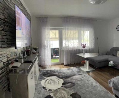3-Zi-Wohnung inkl. neuw. Einbauküche, Balkon, TG- und Außenstellplatz in saniertem Mehrfamilienhaus