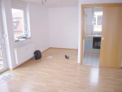 Sehr schöne, helle 2 Zi - mit Einbauküche, Balkon und Autostellplatz in Freiburg