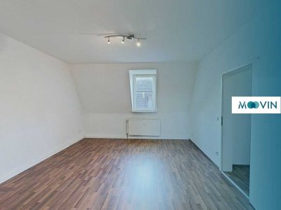 Sanierte und lichtdurchflutete 2-Zi.-Dachgeschosswohnung mit modernem Wannenbad