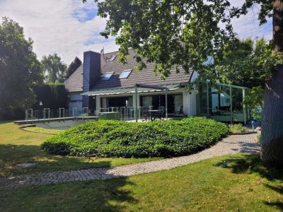 Ehemalige Unternehmervilla, teilklimatisiert auf traumhaftem Grundstück
