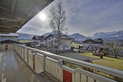 Helle sehr großzügige 4-Zimmer Wohnung mit sonnigem Balkon und perfekter Aussicht - "Rundblicke in Traumlage"