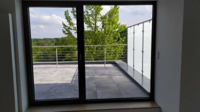 2-Zi. Penthouse Wohnung, Riesige Dachterrasse + Top Feldrandlage, inkl. EBK