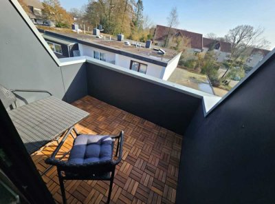 Superschönes teilmöbeliertes Dachgeschoss-Appartement mit Balkon, Keller und Stellplatz