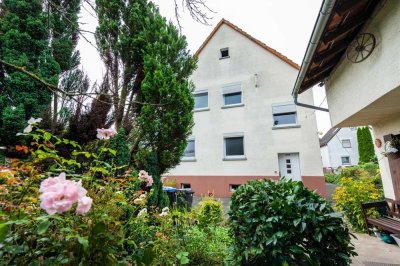 Komplett bezugsfreies Zweifamilienhaus mit traumhaftem Garten in Dreieich-Offenthal