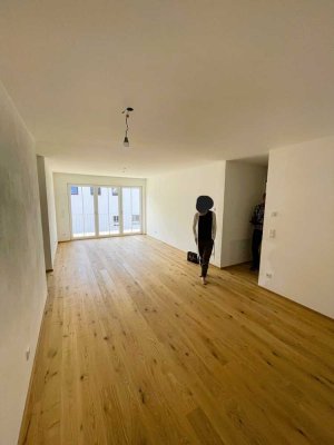 Stilvolle, neuwertige 4-Raum-Wohnung mit gehobener Innenausstattung mit Einbauküche in Bad Heilbrunn