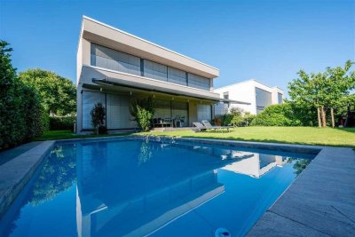 Ihr Neues Zuhause? Exklusive "Villa hoch 3" mit Pool in Bestlage Riedberg West