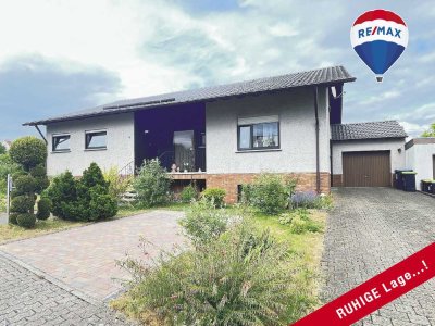 CHARMANTES Einfamilienhaus
mit GROSSEM Kellerbereich, 
GARAGE + GARTEN-Idylle
in Tholey-Theley...