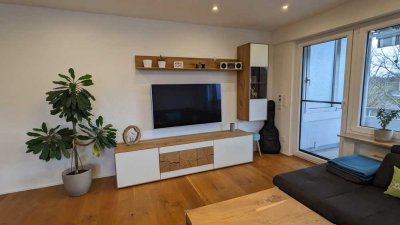 Exklusive Dachgeschosswohnung mit Balkon und Blick ins Grüne, Top Lage in Filderstadt-Bernhausen