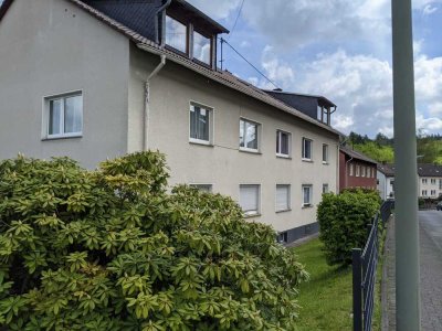 Großzügige, gut geschnittene 2ZKB DG-Wohnung mit Gartennutzung