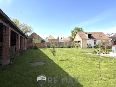 " Einfamilienhaus mit Ausbau- &amp; Grundstück mit Teilungspotenzial "