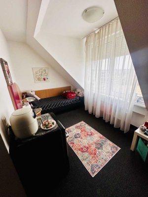 Möbliertes 1-Zimmer-Apartment mit großem Bad und Single-Küche in Tennenlohe