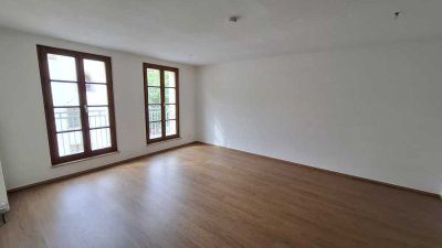 Nur mit WBS - schöne neu renovierte 3 - Zi.- Wohnung mit Einbauküche in der Altstadt